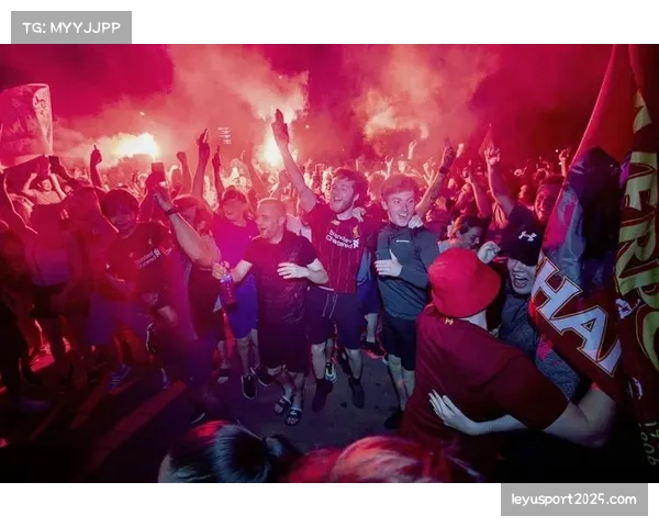 通讯：伊普斯维奇 Town 时隔22年重返英超，当地球迷举行庆祝游行